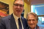 VUČIĆ ODUŠEVLJEN, SREO STAROG PRIJATELJA I KOMŠIJU! Pevač iz Čipuljića s radošću došao na miting u Nišu (VIDEO)
