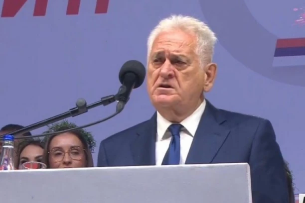 ČEKA SE OBRAĆANJE VUČIĆA! Tomislav Nikolić na velikom skupu "Ujedinjene Srbije" u Nišu: U nedelju ćemo da pobedimo i Aleksandar će da preuzme najtežu funkciju u zemlji! (FOTO, VIDEO)