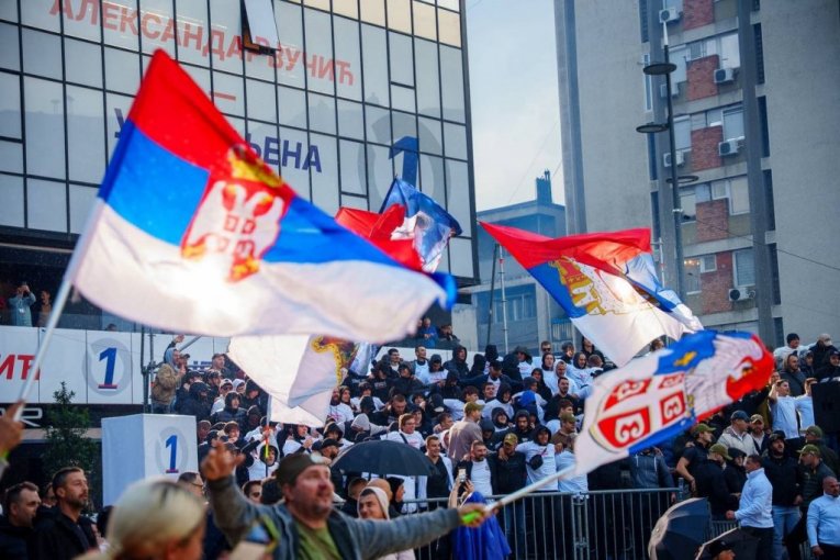 Mladi uz Aleksandra Vučića 