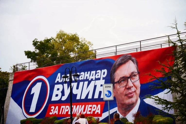 JEDNOGLASNO ZA BROJ 1! Omladina  u Nišu dala podršku Vučiću! (VIDEO)