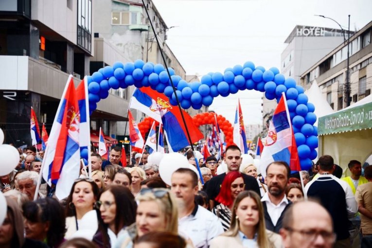 Mladi uz Aleksandra Vučića 