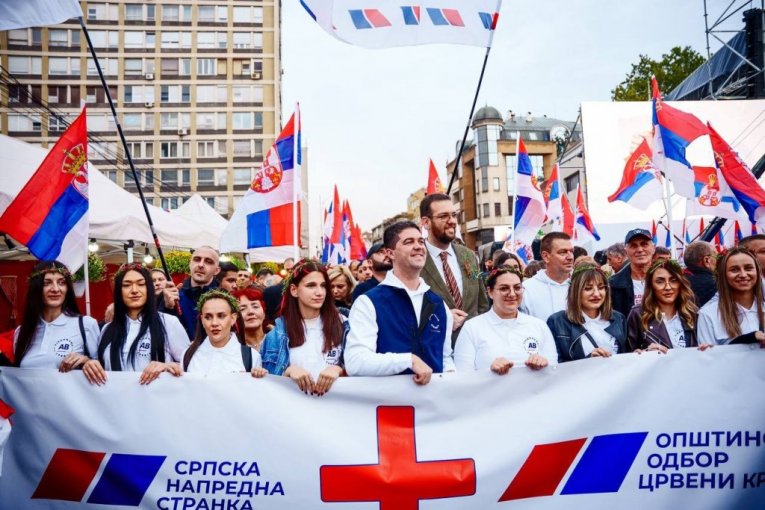 Mladi uz Aleksandra Vučića 