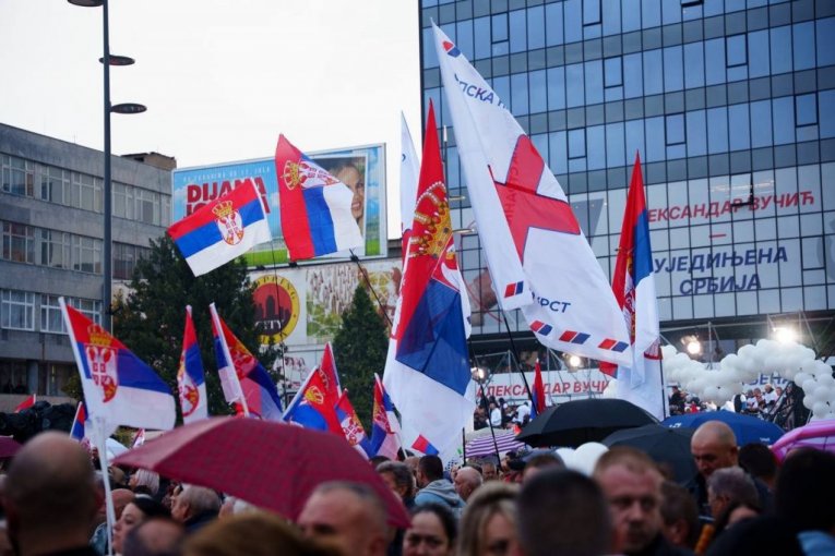 Mladi uz Aleksandra Vučića 