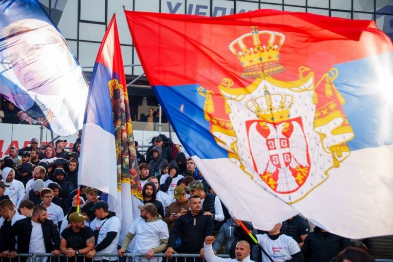 Mladi uz Aleksandra Vučića 