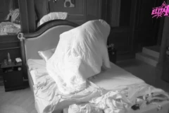 NAJSKANDALOZNIJI SNIMAK LAURE TOKOM VRELE AKCIJE, OVAKO NEŠTO SE DO SADA NIJE DESILO U RIJALITIJU: Krevet umalo popucao, Đukić ne može da je zaustavi!