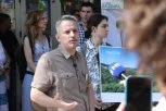 BLOKADER SA SAOBRAĆAJNOG KOČI RAZVOJ BEOGRADA Nikola Cvetanović 25 godina na budžetu države, a sada u petoj deceniji glumi mladog buntovnika!