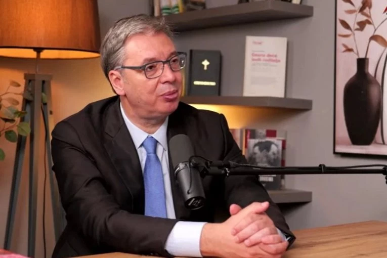 „ĐUKANOVIĆ IMA ŽIVOTNI OSVETNIČKI INTERES DA ME POBEDI!“ Vučić o predstojećim izborima u podkastu „Albatros news“: Milo javno i finansijski podržava moje protivnike
