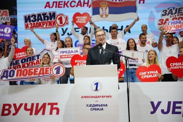 VUČIĆ NAJAVIO DRASTIČAN RAST PLATA I PENZIJA: "Svake godine ćemo povećavati i minimalac"! (FOTO)