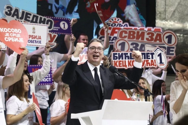 "NAS INTERESUJE BAŠ SVAKI GRAĐANIN SRBIJE!" Vučić predstavio 5 osnovnih tačaka, pa poručio: "BIĆE KEC KO KUĆA - OLOVKU U RUKE I DA IH POBEDIMO" (FOTO, VIDEO)