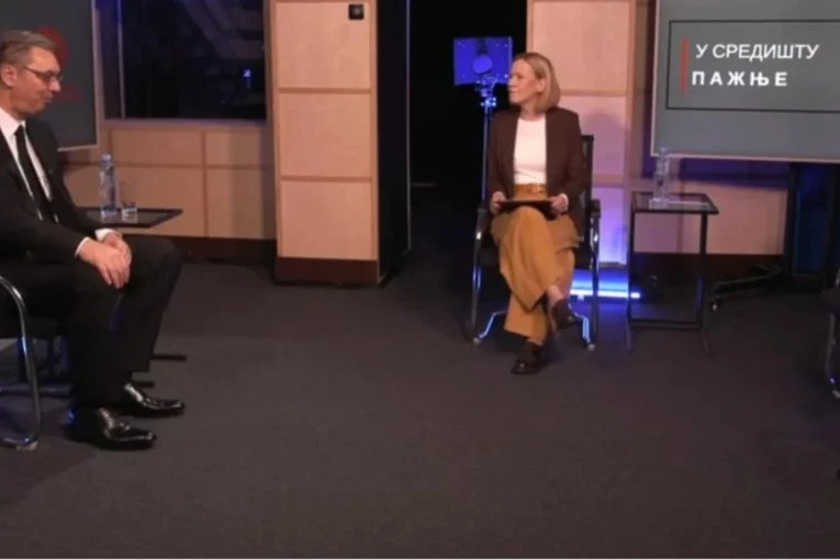 VUČIĆ NA RADIO BEOGRADU! Trebalo da ima debatu sa Srdanovićem, ali on se nije pojavio!