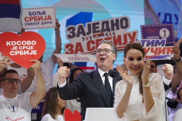BORIMO SE PROTIV STRANIH UTICAJA I NOVCA: Vučić na skupu u Beogradu