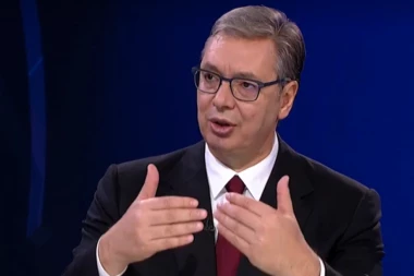"PREVARANTI SU DANAS OBJAVILI FALSIFIKOVAN DOKUMENT!" Vučić razmontirao blokadere: Velika je laž da sam pomilovao ljude vezano za slučaj "nadstrešnica"