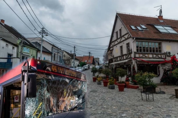 UDAREN DEČAK NA NOVOM BEOGRADU! Vozio trotinet, autobus ga pokosio
