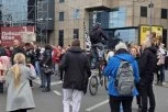ZVIŽDUCI NA POMEN REPUBLIKE SRPSKE: Skandal na blokaderskom skupu na Slaviji
