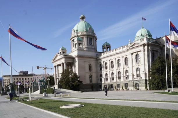U Srbiji sutra vanredni parlamentarni izbori: Bira se 15. saziv Skupštine