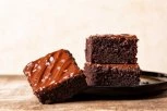 CRNAC BEZ JAJA je najsočniji čokoladni kolač: Tajna je u pripremi (RECEPT)