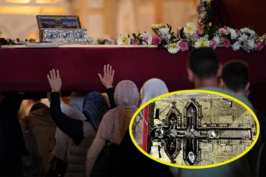 STIŽE KRST S GOLGOTE! Posle pojasa Bogorodice, u Beogradu još jedna neprocenjiva relikvija sa Svete Gore