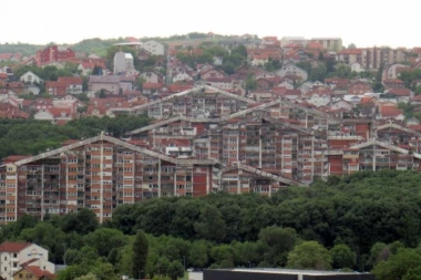 PRONAĐENO TELO MUŠKARCA NA MEDAKOVIĆU! Nepoznata osoba zatečena u baraci, sumnja se da je duže vreme tu