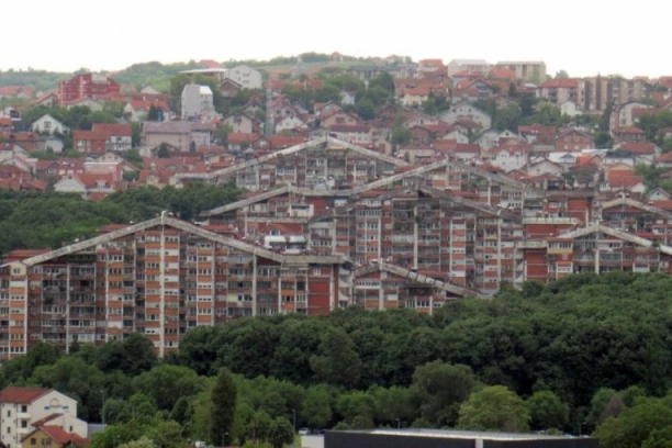 PRONAĐENO TELO MUŠKARCA NA MEDAKOVIĆU! Nepoznata osoba zatečena u baraci, sumnja se da je duže vreme tu