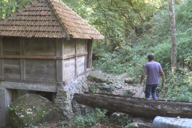 OVO JE VODENICA KOJU ČUVA VAMPIR SAVA SAVANOVIĆ! Meštanima i dalje budi jezu, a kažu da se u nju ne ulazi bez KOLCA I BELOG LUKA! (FOTO)