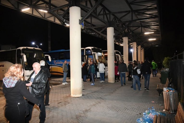 Veliki odziv Srba sa Kosova koji su u ranim jutarnjim satima krenuli na glasanje