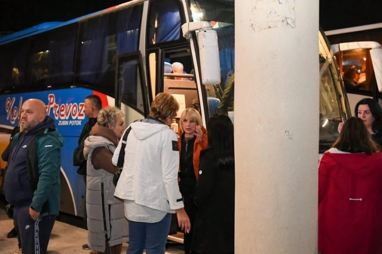 VELIKI ODZIV SRBA SA KOSOVA! Od ranog jutra krenuli put centralne Srbije da glasaju!