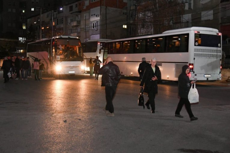 Veliki odziv Srba sa Kosova koji su u ranim jutarnjim satima krenuli na glasanje