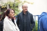 Đuro Macut poranio na glasanje: Sa suprugom stigao već u 7.30, ispred biračkog mesta veliki redovi (VIDEO)