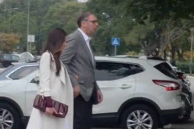 TAMARA I ALEKSANDAR VUČIĆ STIGLI NA GLASANJE: Stali u red sa građanima na Novom Beogradu