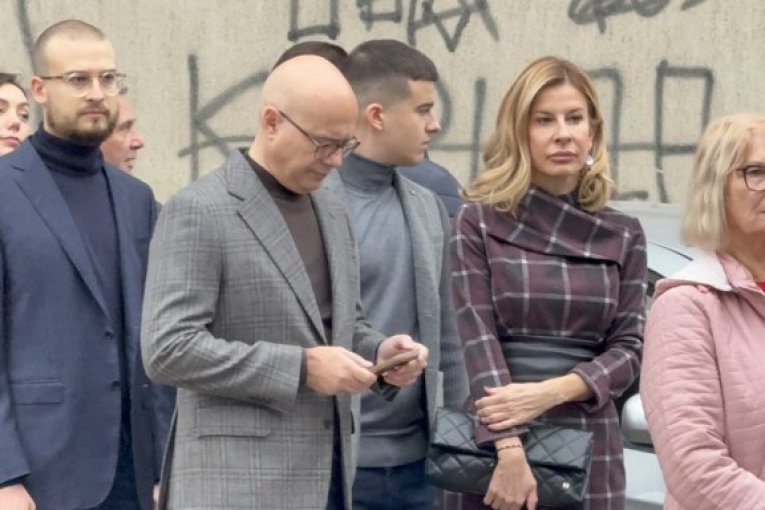 Miloš Vučević došao sa suprugom na glasanje
