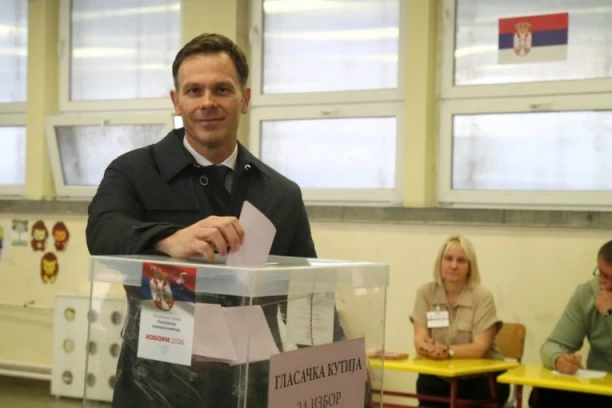 Siniša Mali glasao na Zvezdari! (FOTO)