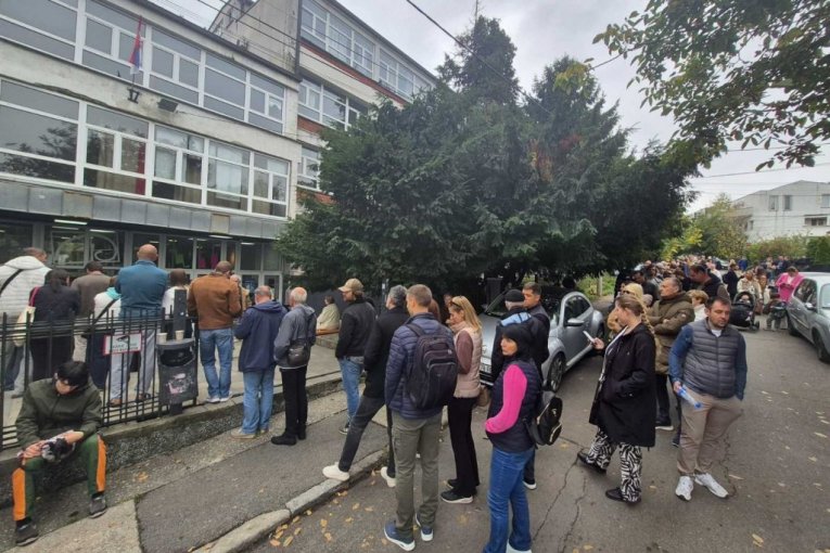 Gužve širom Srbije na glasačkim mestima