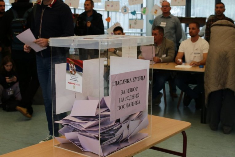 Gužve širom Srbije na glasačkim mestima