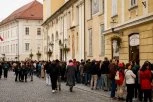 SRBI POHRLILI NA BIRALIŠTA U SLOVENIJI! Kolona ispred ambasade proteže se kroz centar Ljubljane (FOTO)