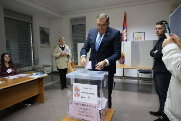 "STALO MI JE DO SRBIJE KOJA JE GARANT SAME REPUBLIKE SRPSKE!" Milorad Dodik nakon glasanja nastavio da podržava Vučića
