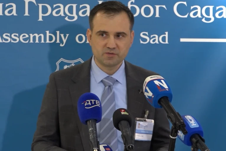 Gotovo polovina birača glasala u Novom Sadu do 14 časova (VIDEO)