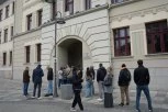 INCIDENT NA BIRAČKOM MESTU U ČAČKU! Jedan od kontrolora bahato zgužvao glasaču listić - reagovala policija!