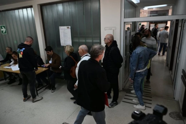 OZBILJAN INCIDENT U CREPAJI! Ratno veteran tvrdi: "Ja sam hteo jedan broj, povukla mi je ruku i zaokružila drugi"! (VIDEO)