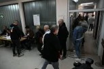 OZBILJAN INCIDENT U CREPAJI! Ratno veteran tvrdi: "Ja sam hteo jedan broj, povukla mi je ruku i zaokružila drugi"! (VIDEO)