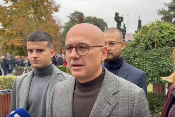 LIDER SNS POSLAO JAKU PORUKU: Verujem da ćemo imati novu demokratsku vlast s listom Aleksandar Vučić - Ujedinjena Srbija na čelu (VIDEO)