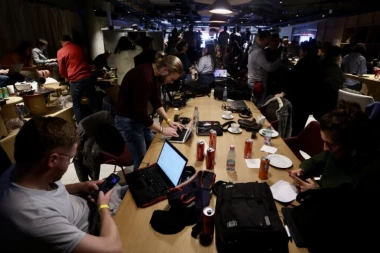 STUDENTSKA LISTA CENZURIŠE MEDIJE! U izborni štab ne puštaju novinare koji drugačije misle (FOTO)