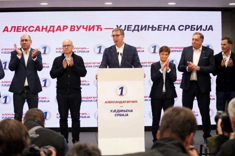 VUČIĆ SE VRAĆA NA ČELO SNS! Vučević ga predložio za predsednika stranke!