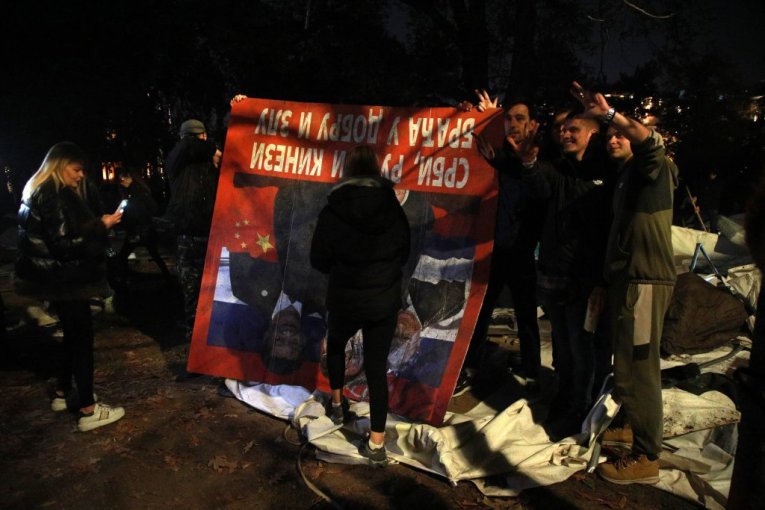 Nemirna noć u Beogradu