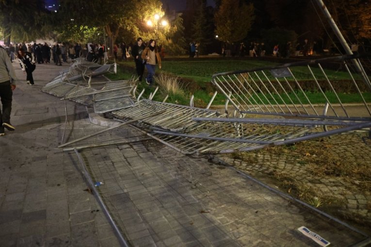 Nemirna noć u Beogradu