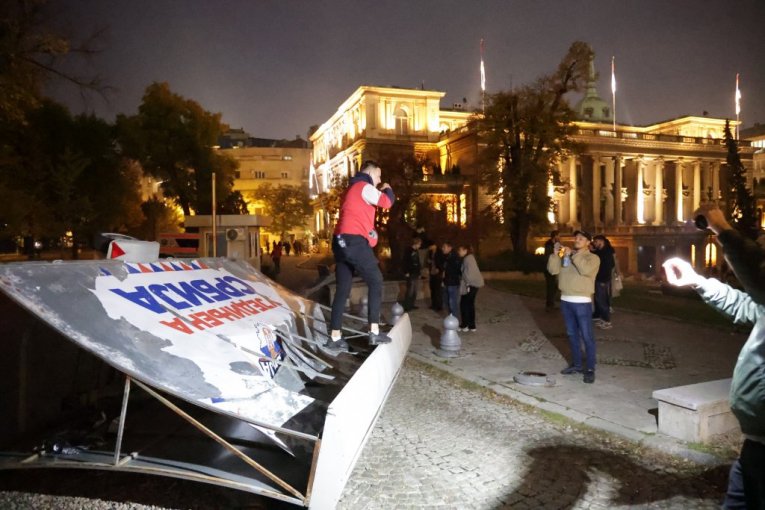 Nemirna noć u Beogradu