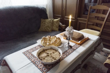 DA LI SE SLAVSKO ŽITO MELJE, ILI ZRNO MORA DA OSTANE CELO: Sveštenici objašnjavaju šta je zaista važno