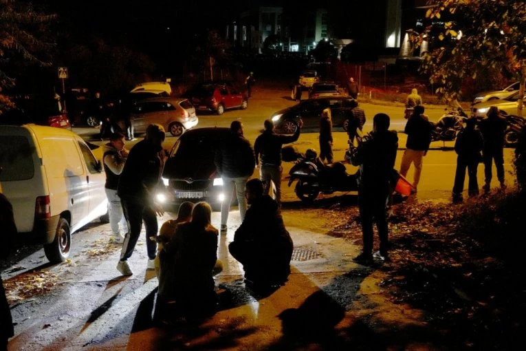 Rat policije i pristalica zborova ispred Informera: Dragan J. Vučićević i zaposleni jedva izvukli žive glave - svedok o detaljima napada