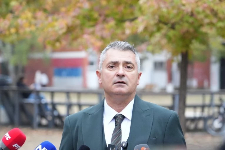"IZBORI JOŠ NISU ZAVRŠENI, STUDENTSKA LISTA VAS MOLI DA NE PRIBEGAVATE NASILJU!" Hitno se oglasio Ilija Srdanović posle upada nasilnika u Informer! (VIDEO)