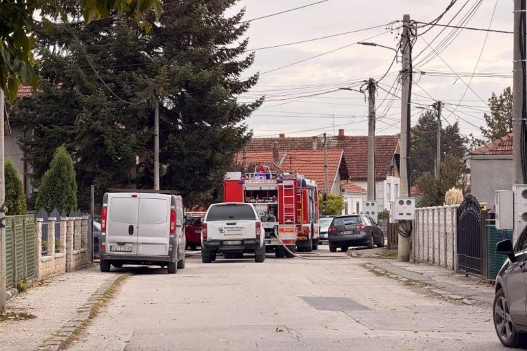 POŽAR U ČAČKU! Gori porodična kuća, ima povređenih! (FOTO)