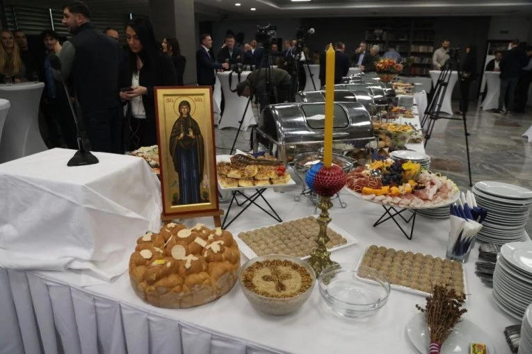 SNS obeležava Svetu Petku: Veliki broj članova okupio se na Novom Beogradu